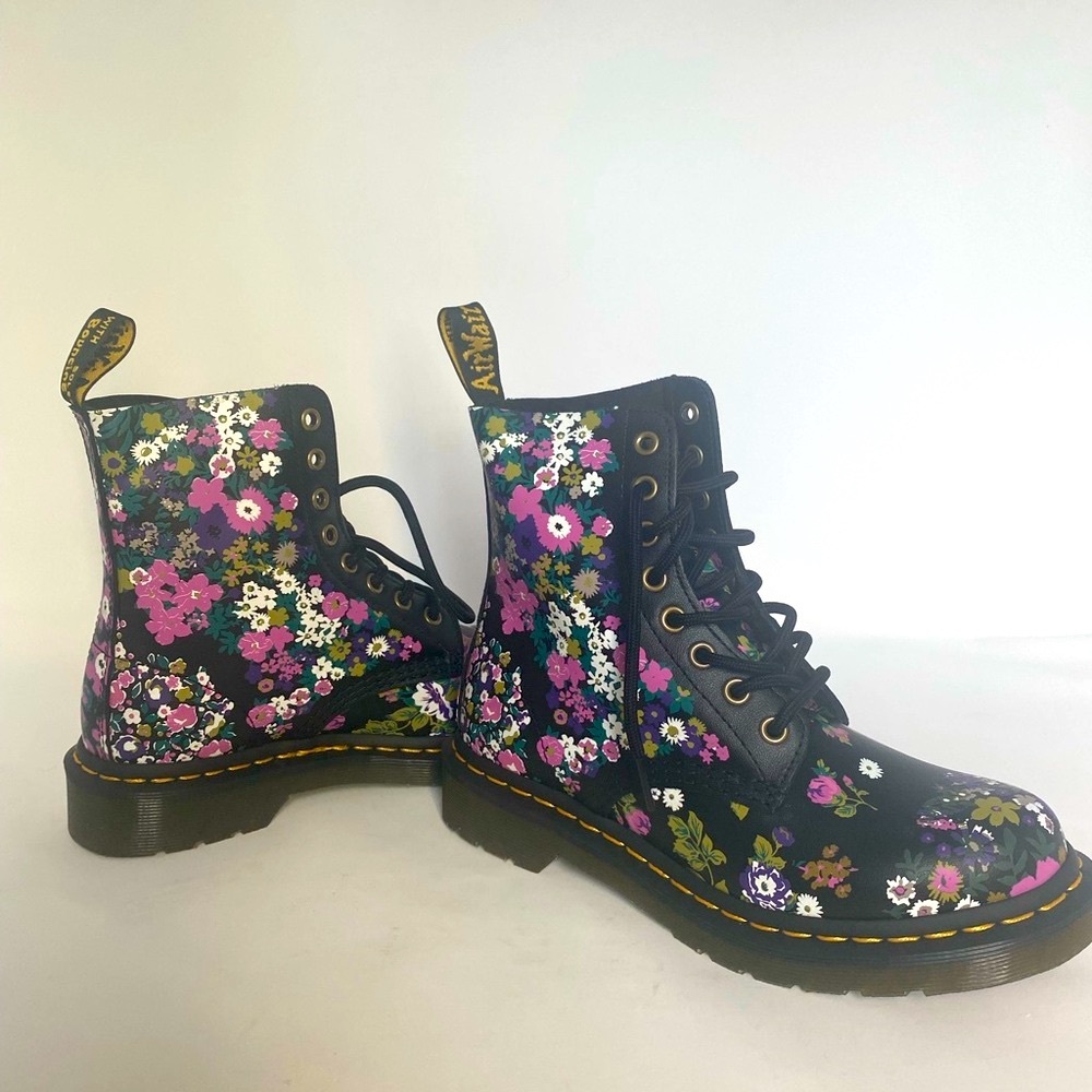 Dr. Martens Floral Combat Boots, US size 6, (NWT)